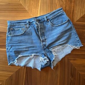 Vintage Levis 501 Medium Wash Distressed High Waisted Shorts // Size 32